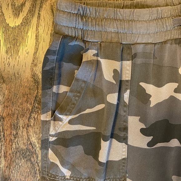 Splendid Camo Joggers - Picture 2 of 4